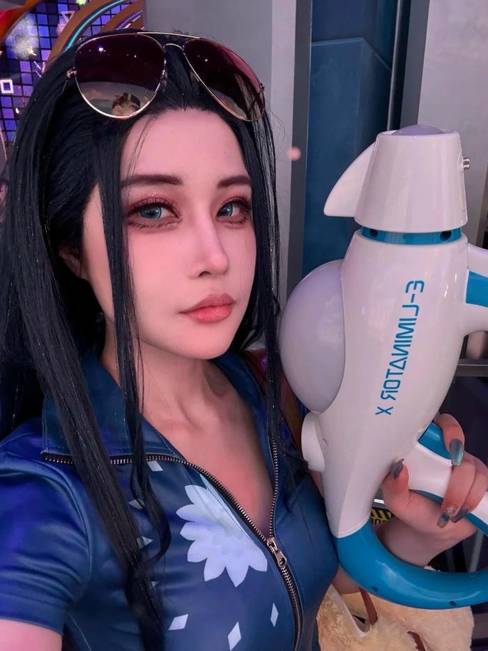 màu sắc trang phục đúng nguyên tác cosplay robin