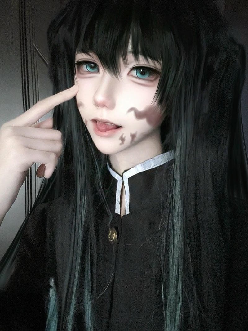 muichiro cosplay nổi bật với trang phục trụ cột