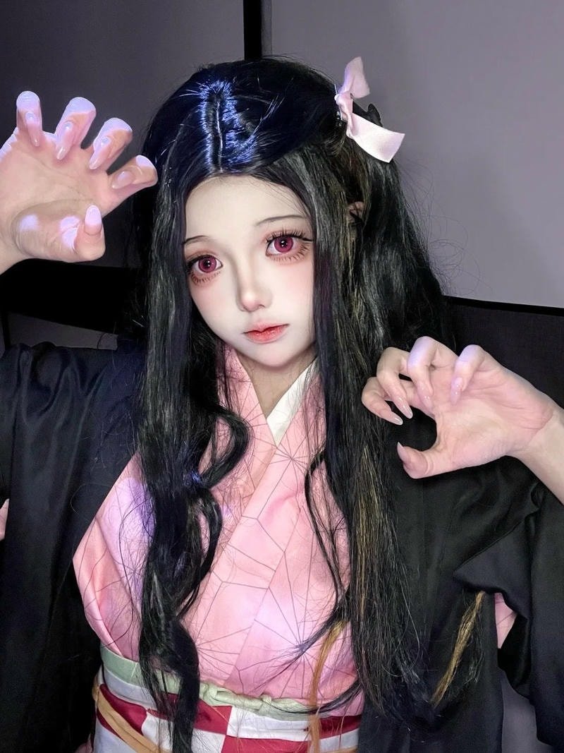 nezuko cosplay phong cách chụp trong nhà