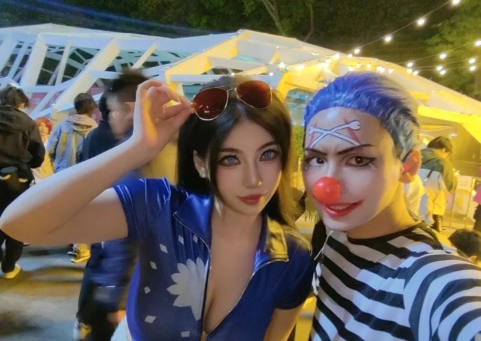 tái hiện nhân vật trung thành cosplay robin