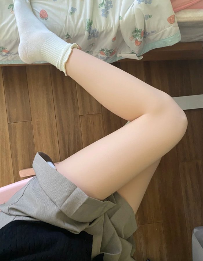 tạo dáng ảnh đùi gái xinh nhìn là yêu