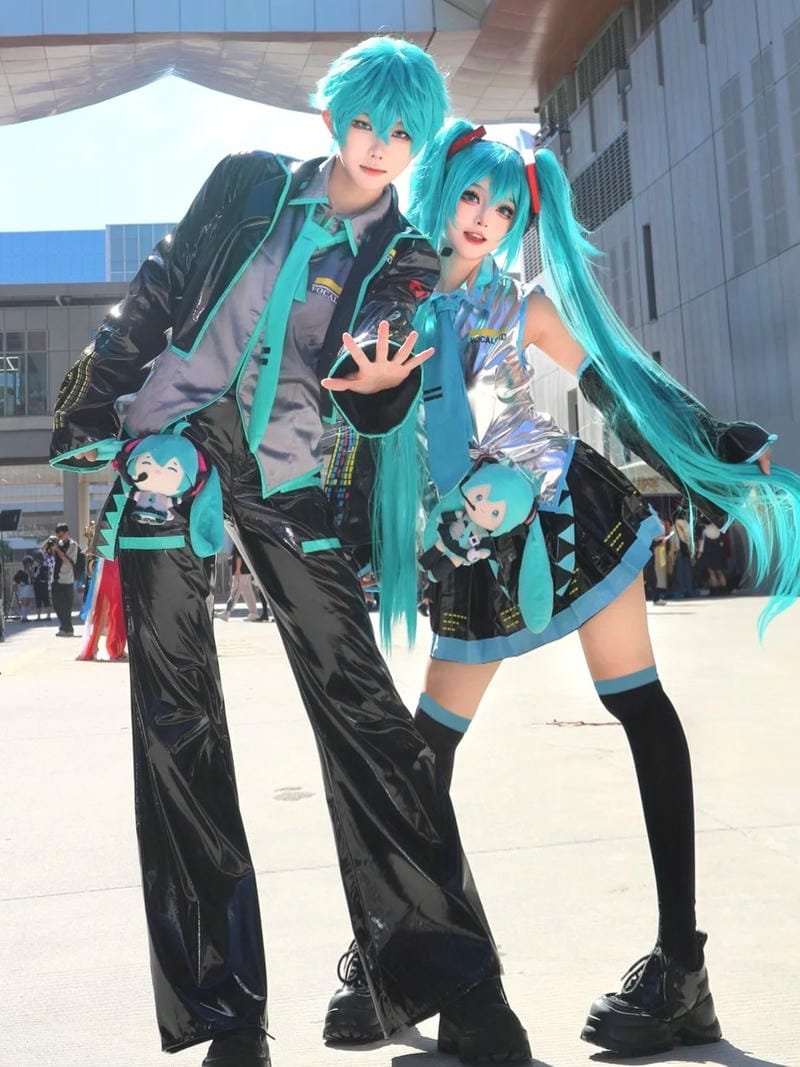 tinh thần vocaloid thể hiện rõ cosplay miku