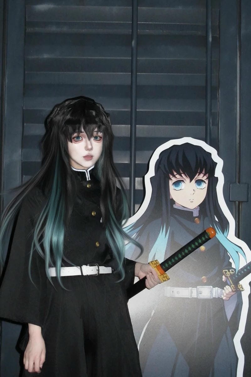 vẻ trầm lắng được thể hiện qua muichiro cosplay