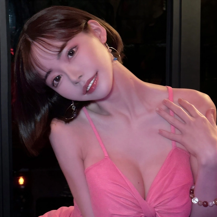 Ảnh Emi Fukada bikini sexy mang khí chất tự tin nổi bật