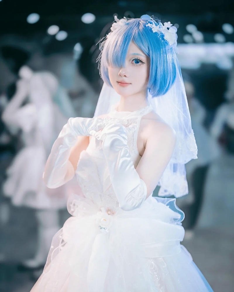 Ảnh Rem cosplay mặc váy cưới trắng tinh khôi đẹp