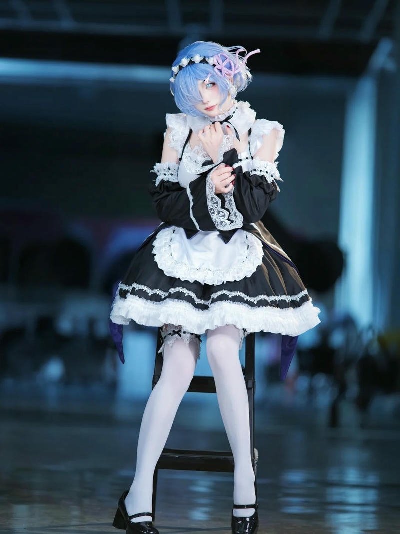 Ảnh Rem cosplay tạo dáng cute