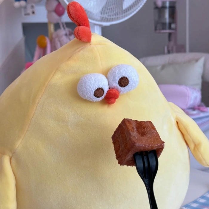 Ảnh avatar gà cute cầm miếng sô cô la đáng yêu