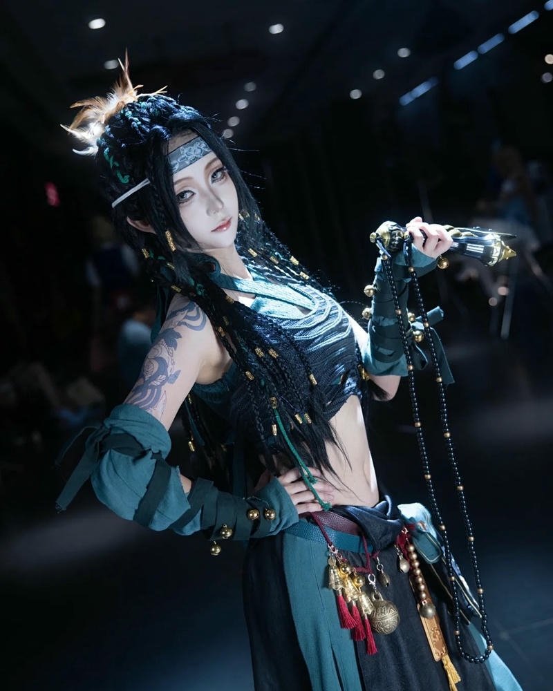 Ảnh cosplay đẹp trang phục đen bí ẩn trong đêm