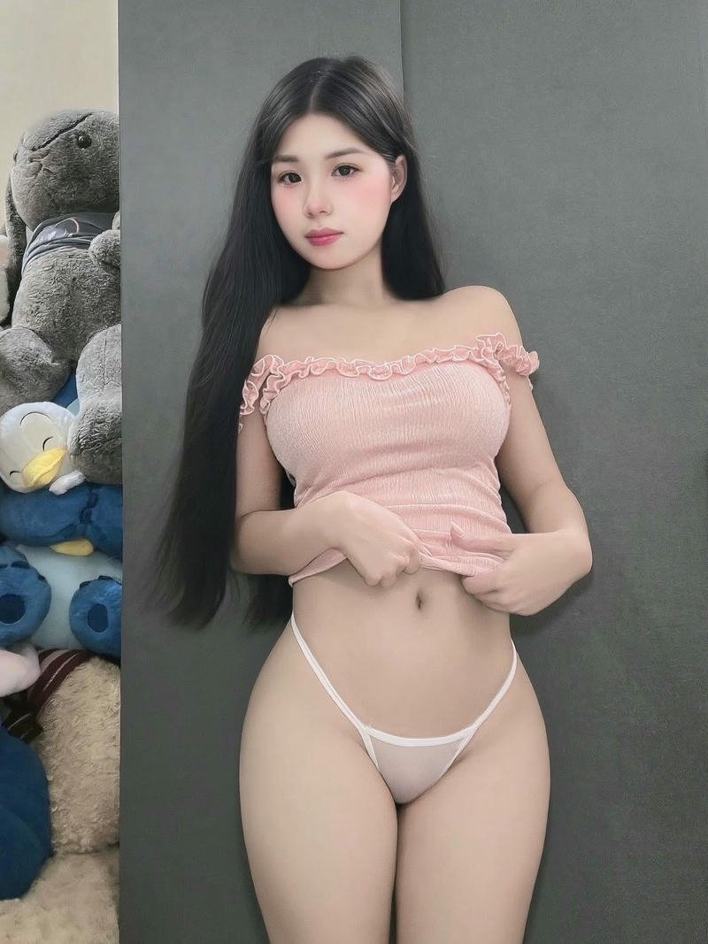 Ảnh gái mặc bikini lọt khe làn da trắng mịn óng ánh hấp dẫn