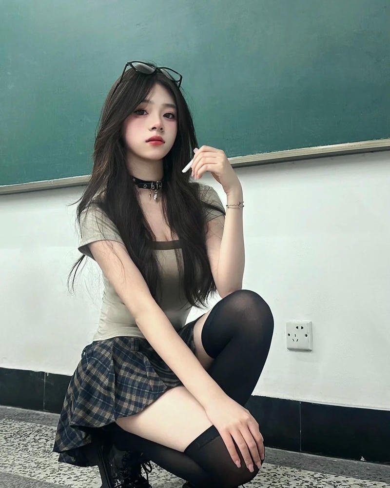 Ảnh gái văn phòng không gian làm việc gọn gàng