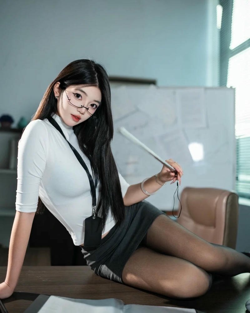 Ảnh gái văn phòng thần sắc rạng rỡ tự nhiên