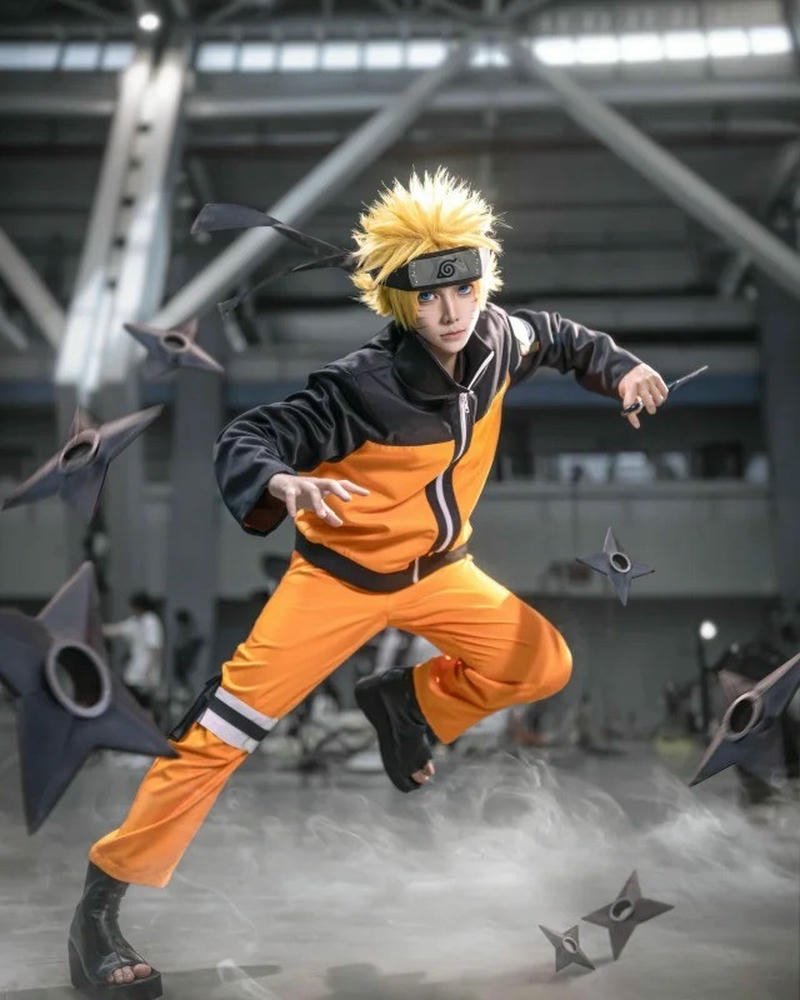 Cosplay Naruto tạo dáng chiến đấu ngoài trời nắng