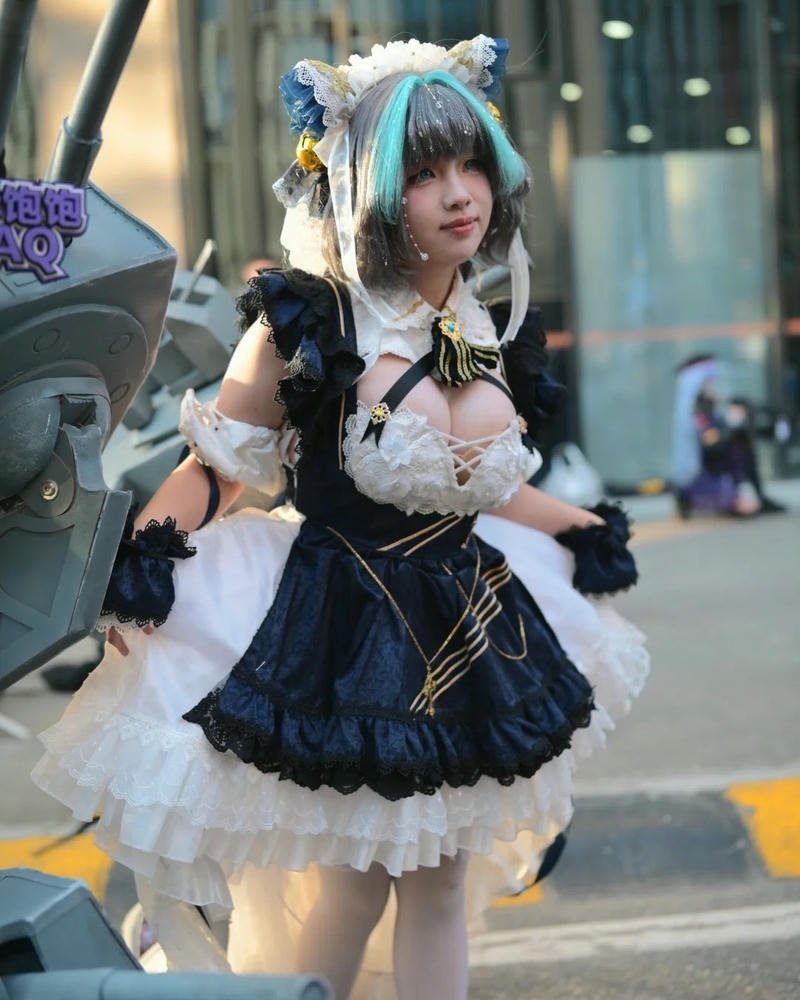 Cosplay Trung Quốc hầu gái tai mèo váy đen trắng