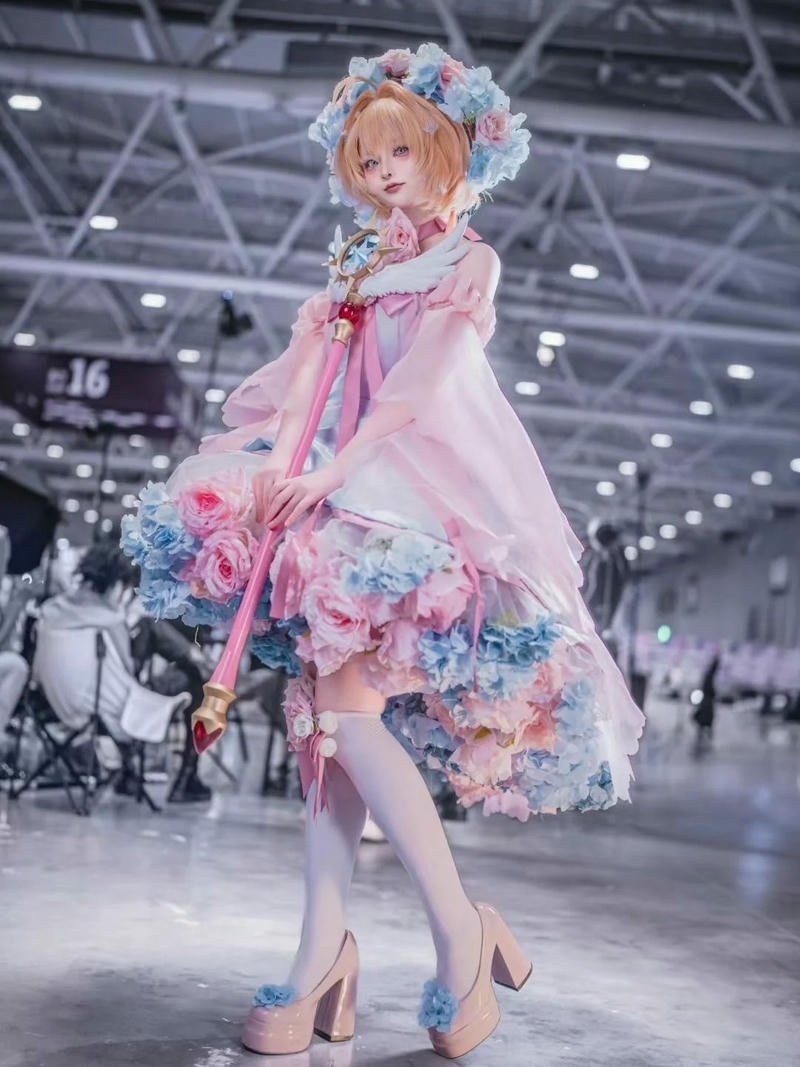 Cosplay game váy hồng xòe bồng bềnh rất đáng yêu