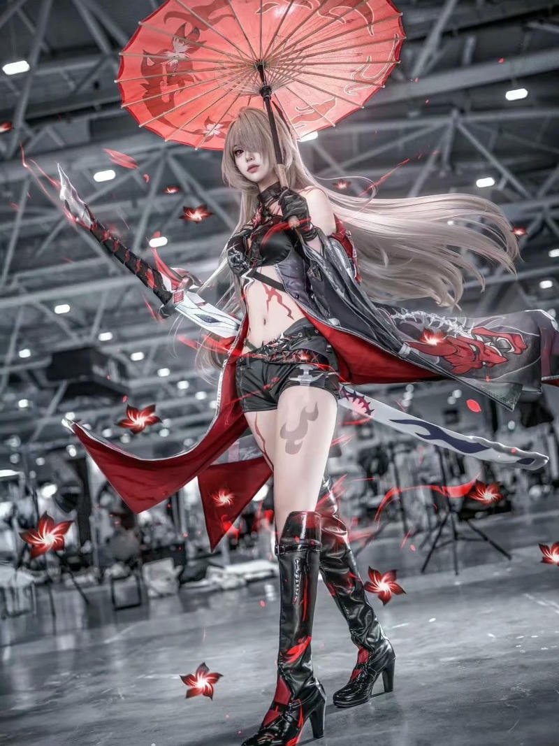 Cosplayer Trung Quốc cầm ô đỏ trang phục kiếm hiệp