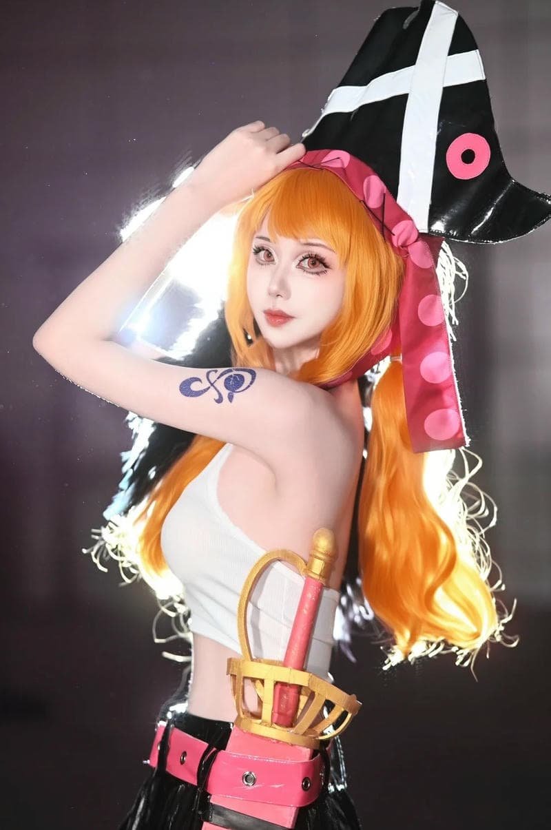 Cosplayer hóa thân Nami trong manga One Piece