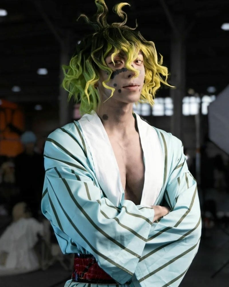 Daki cosplay Demon Slayer tóc xanh lá cây đứng thẳng