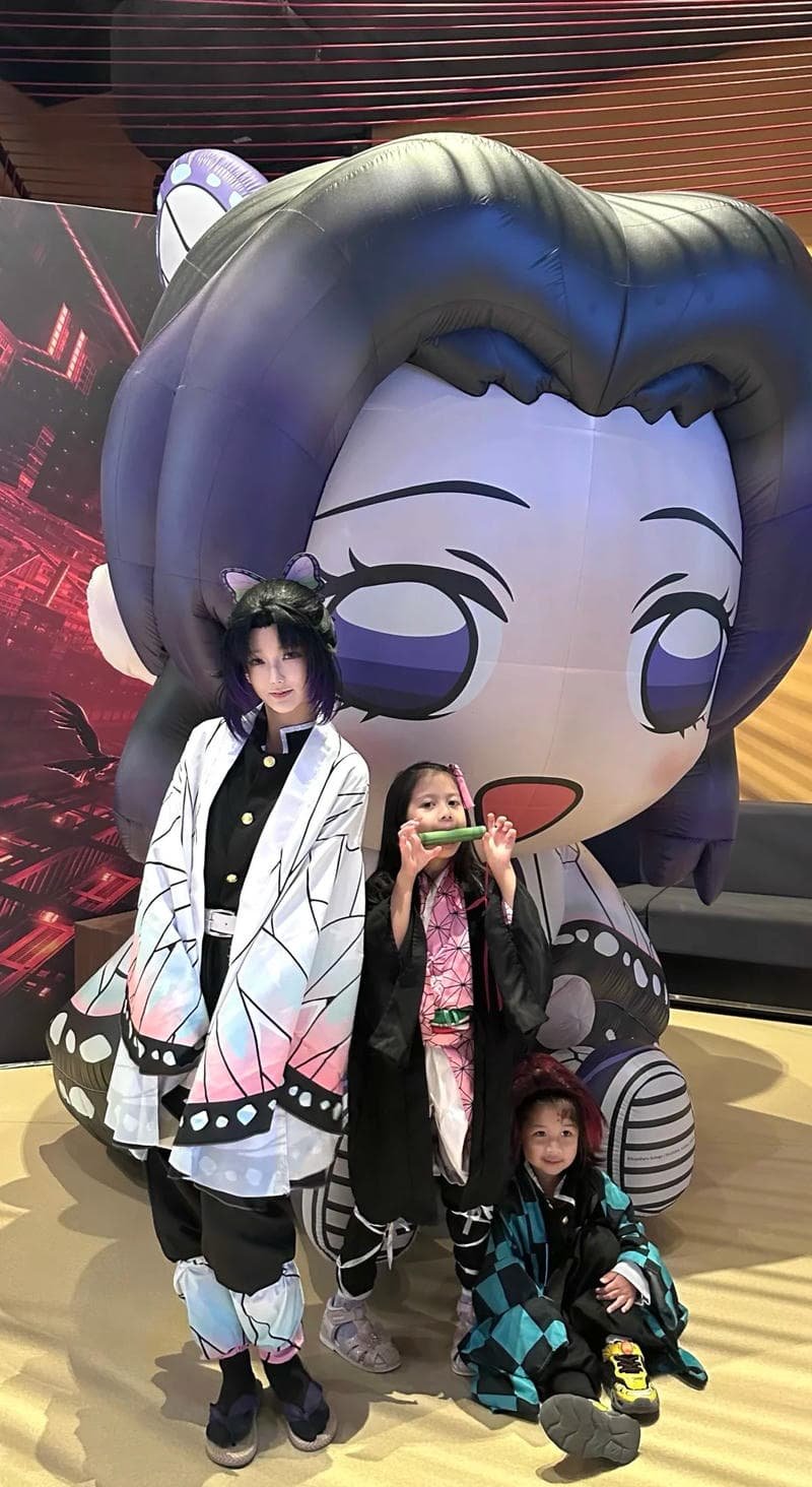 Dễ thương cosplay anime với kiếm bay