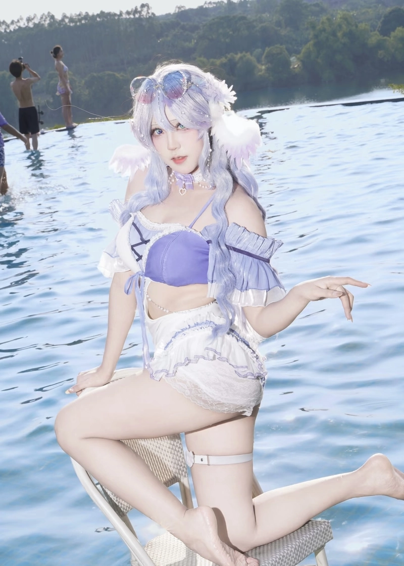 Hình ảnh gái xinh cosplay mặc bikini mang cảm hứng hoạt hình