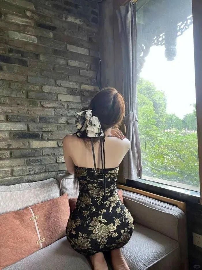 Hình gái mông to thần thái cuốn hút