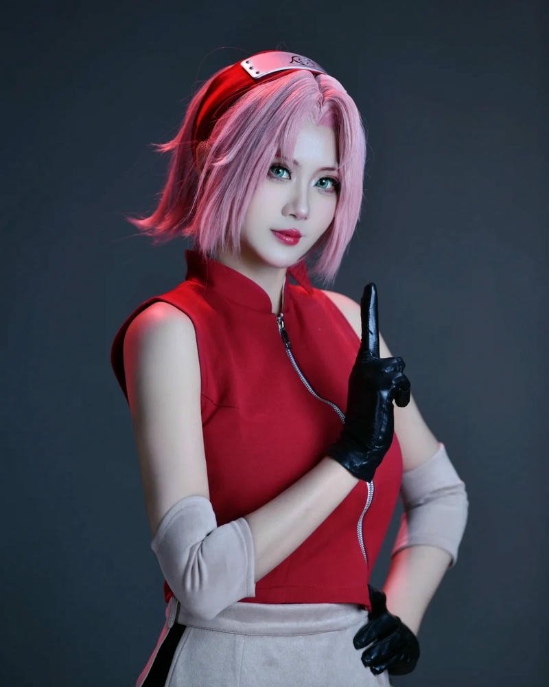 Hóa Trang Sakura Haruno cận mặt cười mỉm chi