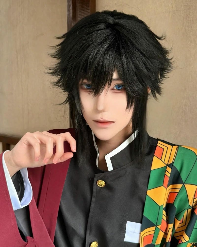 Hóa trang Giyu Tomioka Demon Slayer cận mặt lạnh lùng
