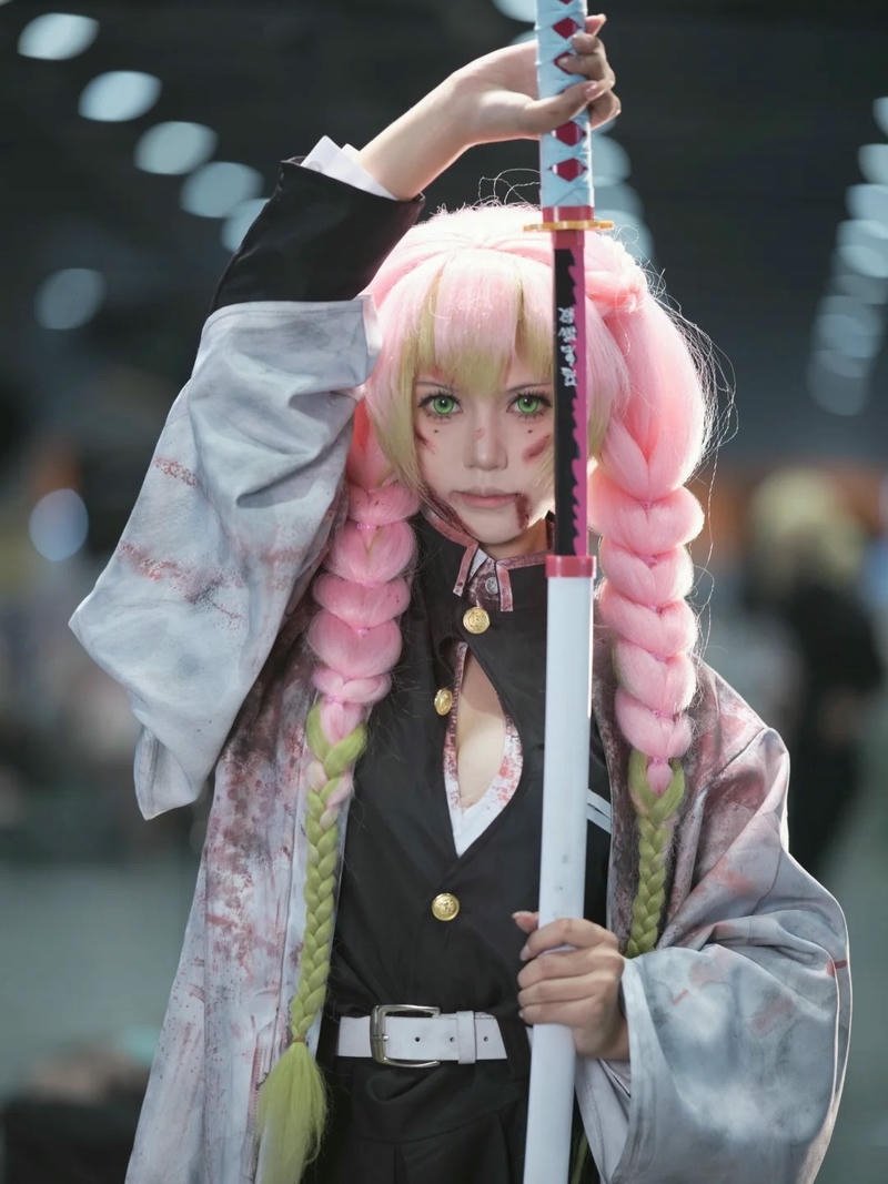 Hóa trang Mitsuri Kanroji Demon Slayer tóc hồng xanh đẹp