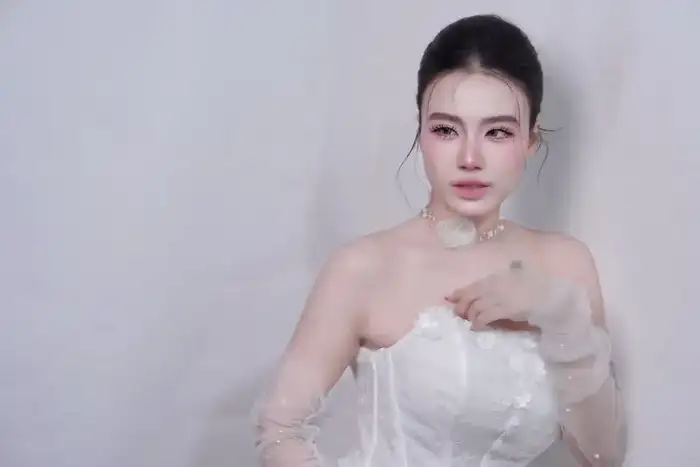 Linh Miu ảnh bikini đầy cuốn hút