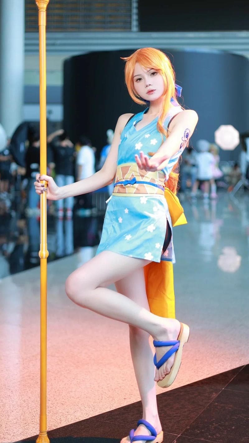 Nami cosplay đi dự sự kiện dễ thương