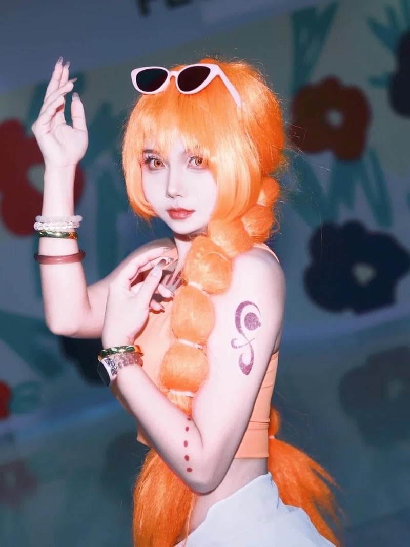 Nami cosplay tóc cam biểu cảm xinh đẹp