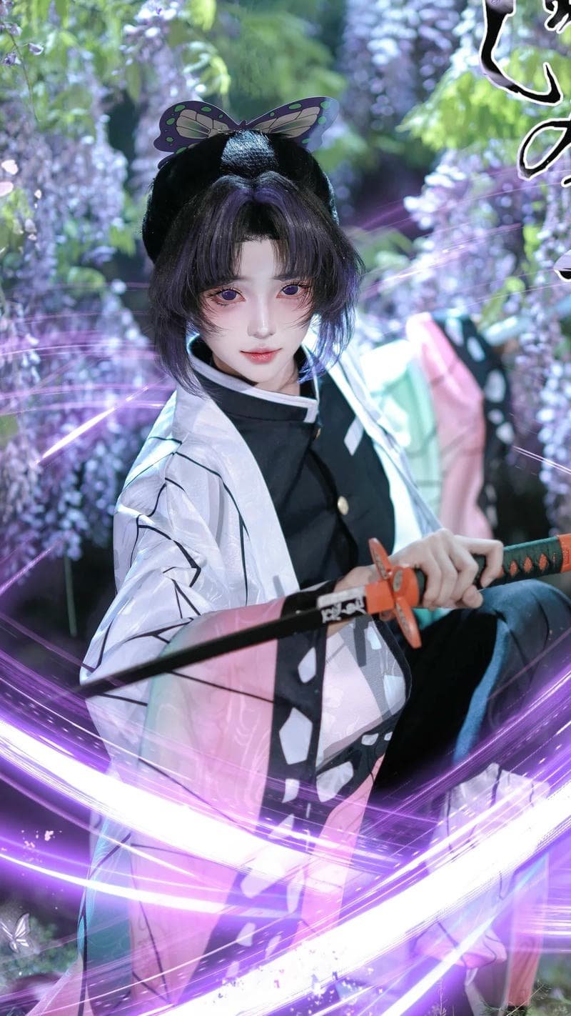 Shinobu cosplay trang phục tím thanh lịch