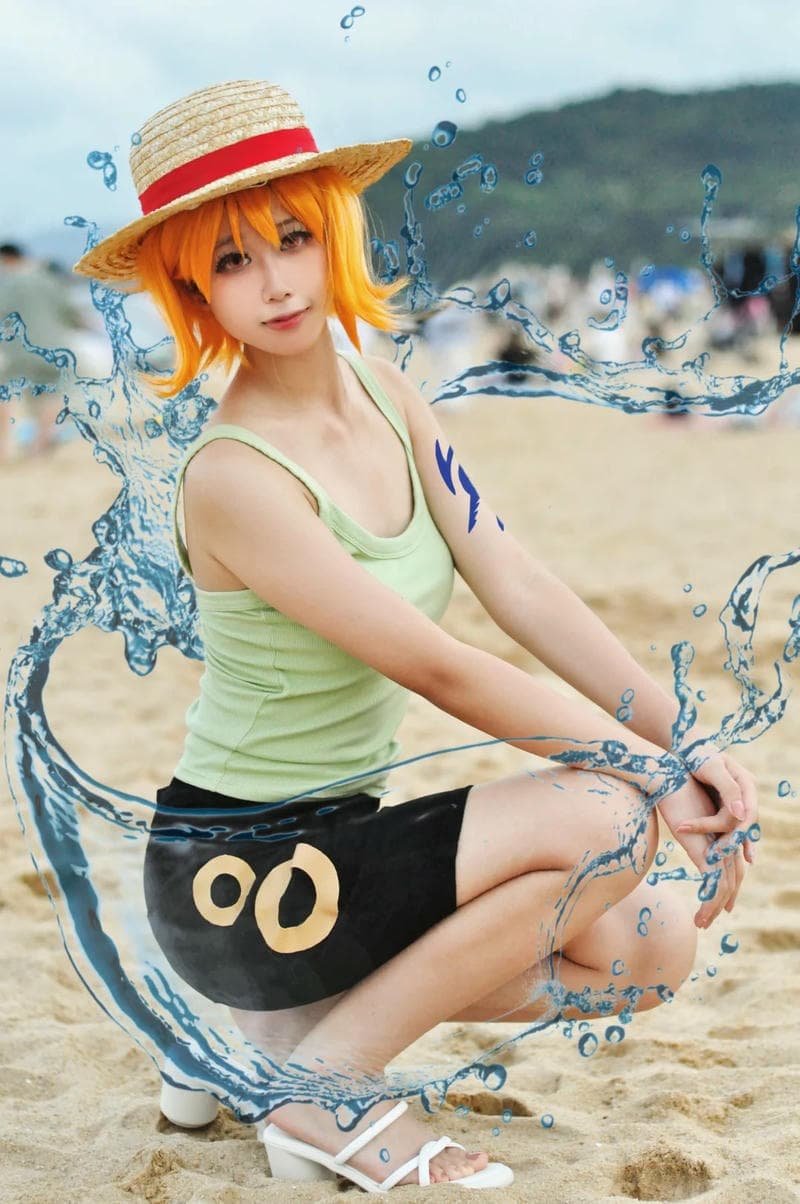 Tóc cam Nami cosplay biểu cảm rạng rỡ