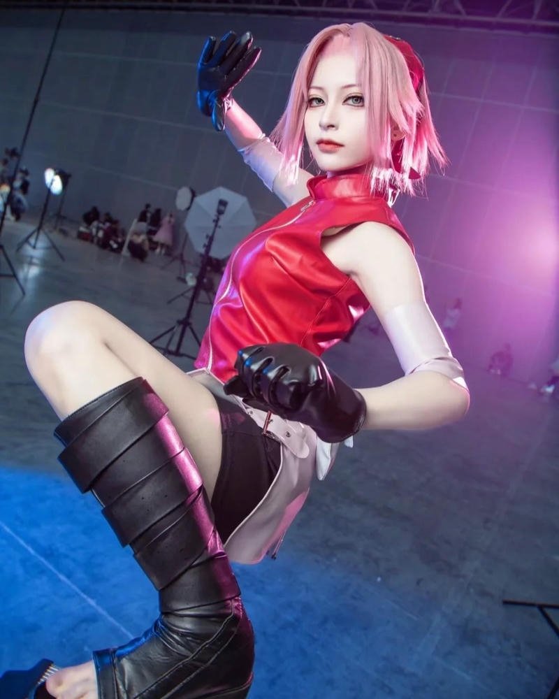 Trang phục Sakura Haruno thường ngày đứng ngoài trời