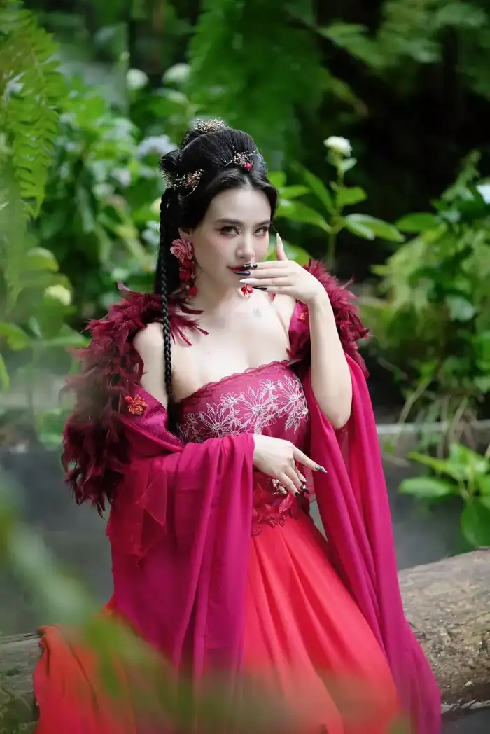 ảnh Linh Miu bikini đẹp và cuốn hút