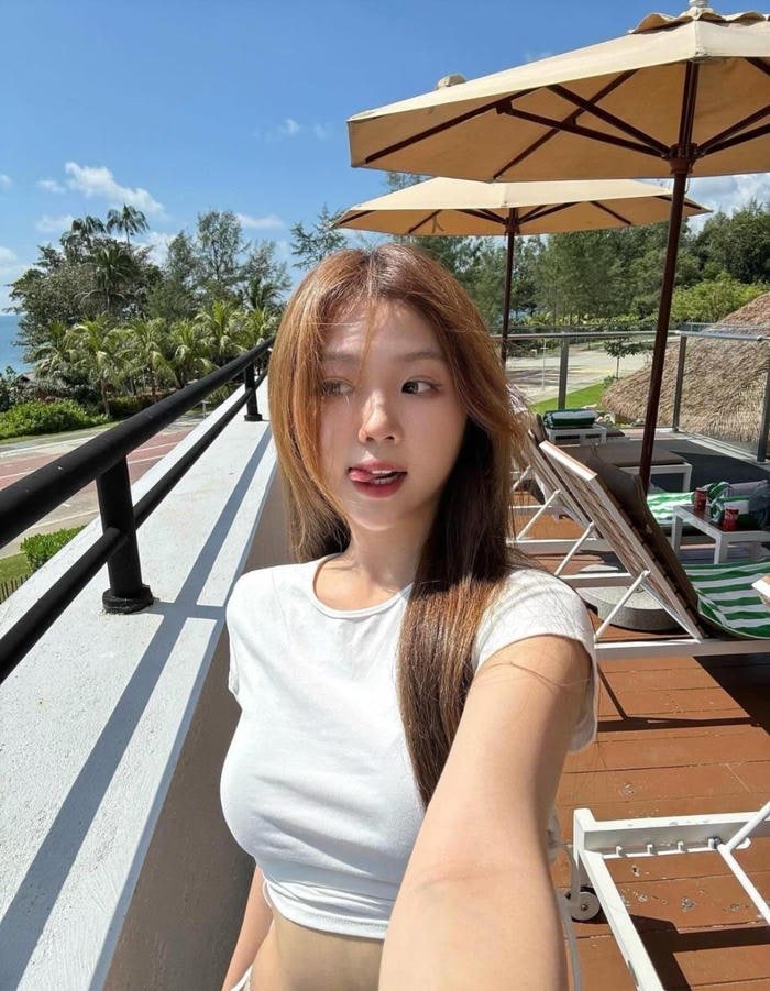 ảnh gái xinh sexy tạo dáng tự tin