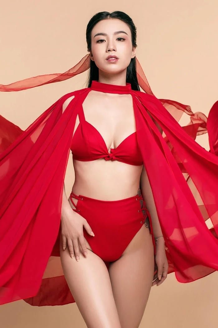 body lộ rõ ràng linh miu bikini