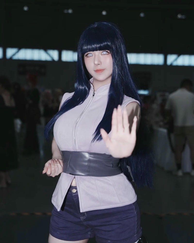 cosplay hinata áo khoác trắng quần lửng đứng