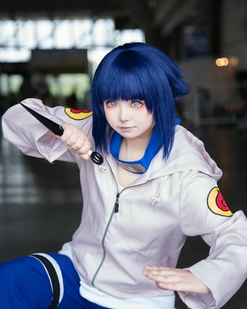 cosplay hinata áo khoác trắng tạo dáng tay