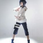 cosplay hinata đứng thẳng trên nền trắng