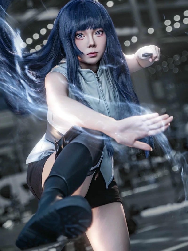 cosplay hinata tóc dài bay trong gió