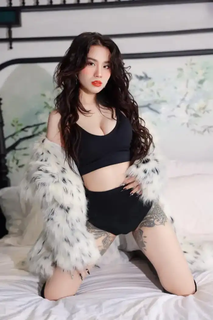 hình ảnh Linh Miu mặc bikini nổi bật