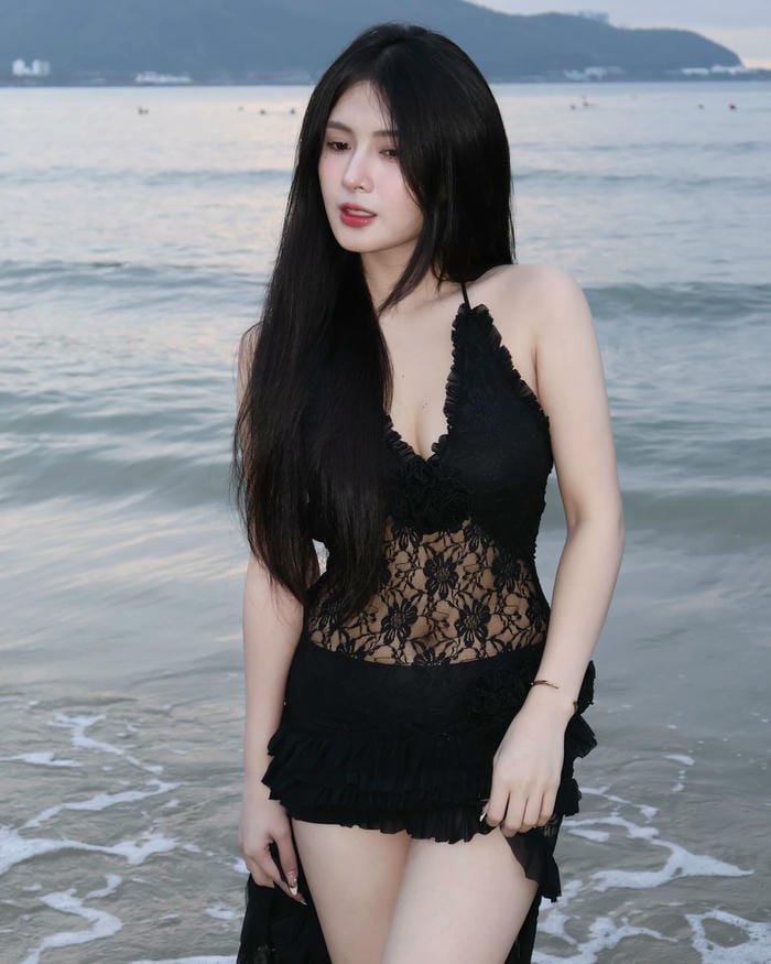 khung cảnh du lịch quỳnh alee bikini sexy