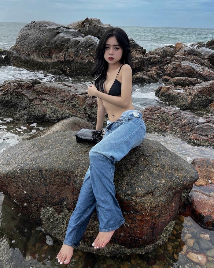 lê kim loan bikini dáng pose thu hút
