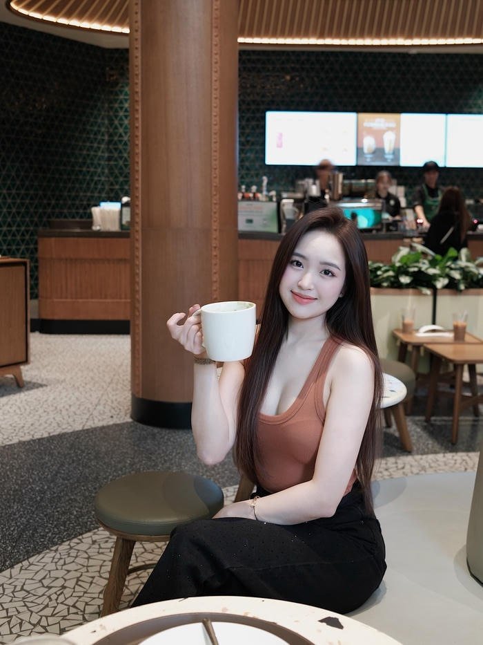 nụ cười tươi tắn lê phương anh bikini sexy