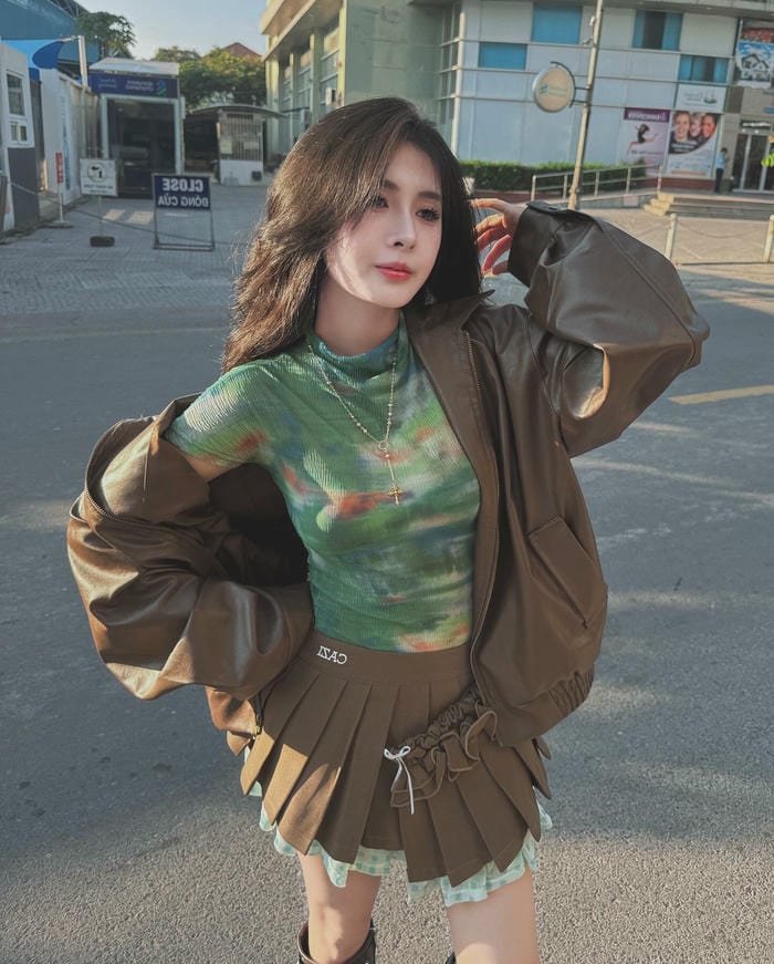 tạo dáng cuốn hút quỳnh alee bikini