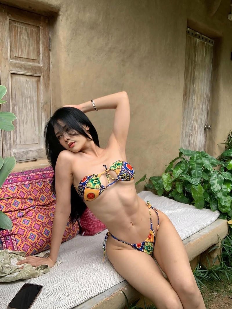 Ảnh gái xinh nóng bỏng trong bộ đồ bikini trẻ trung