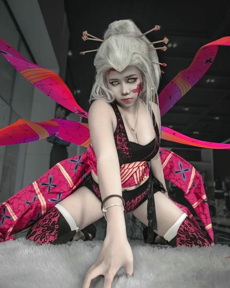 Cosplay Daki phong thái kiêu kỳ đầy quyến rũ