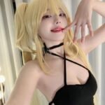 Cosplay Hina thể hiện phong thái duyên dáng