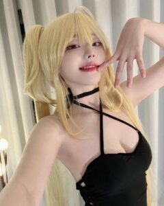 Cosplay Hina thể hiện phong thái duyên dáng