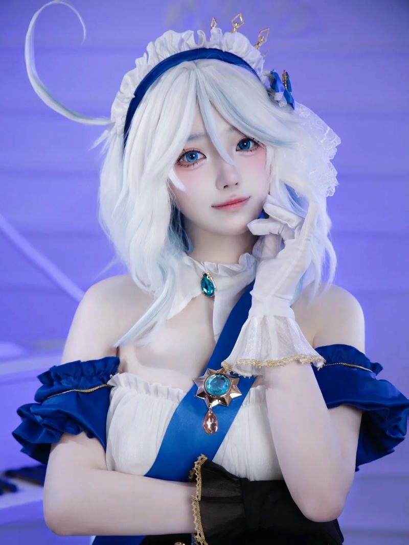 Cosplay cute tạo dáng tự nhiên duyên dáng